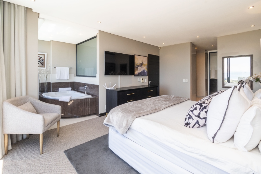 To Let 3 Bedroom Property for Rent in Green Point Western Cape